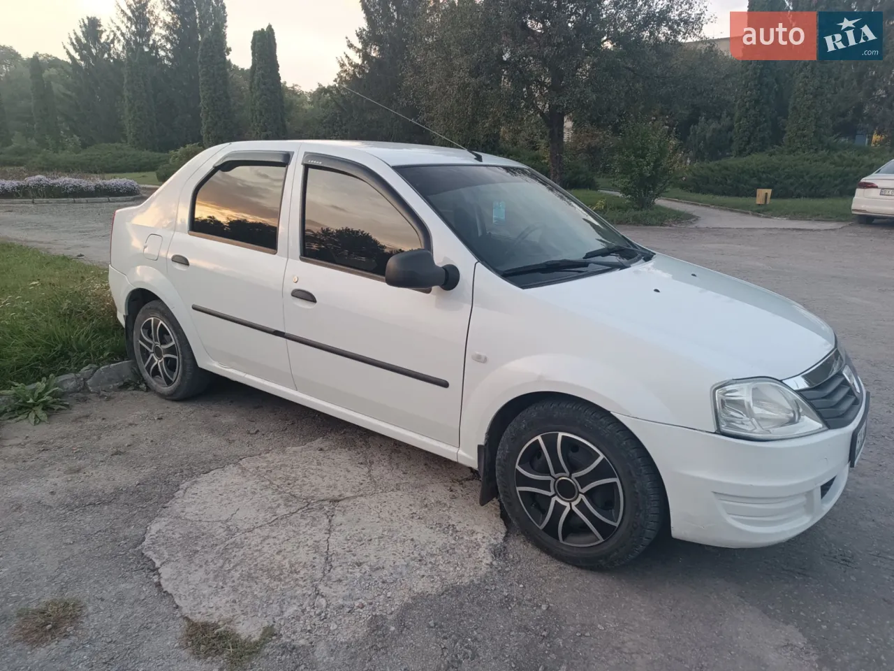 2010 Dacia Logan - мініатюра 12