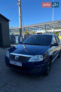 Седан Dacia Logan 2009 в  Седан Dacia Logan 2009 в