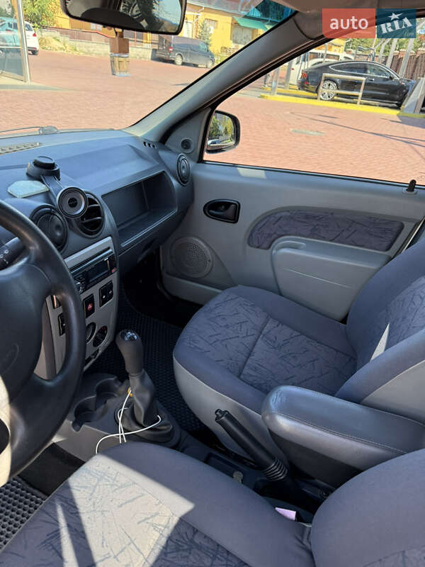 Седан Dacia Logan 2006 в Ровно