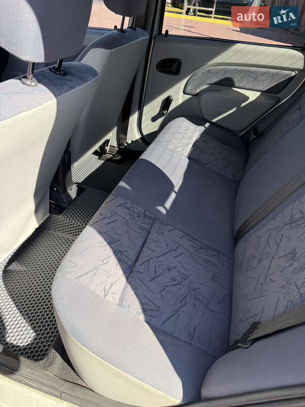 Седан Dacia Logan 2006 в Ровно