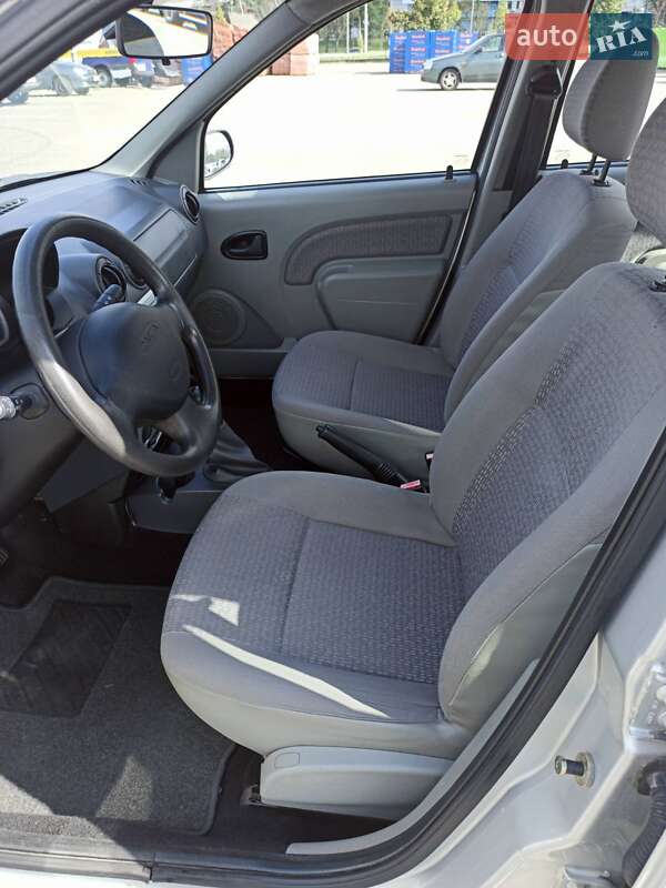 Седан Dacia Logan 2007 в Києві