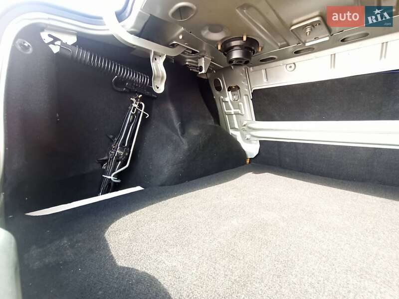 Седан Dacia Logan 2007 в Києві