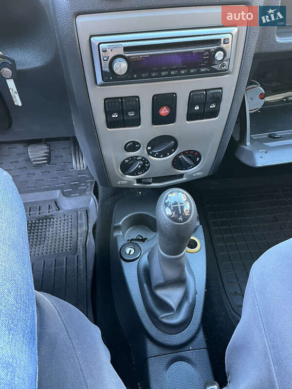 Седан Dacia Logan 2007 в Киеве