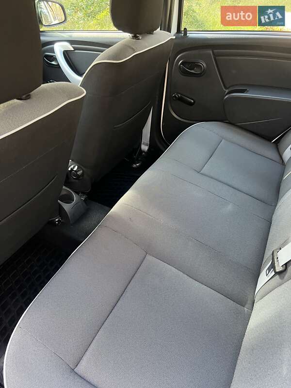 Седан Dacia Logan 2012 в Олександрівці