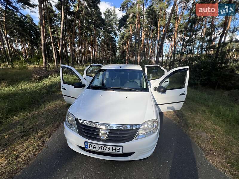 Седан Dacia Logan 2012 в Олександрівці
