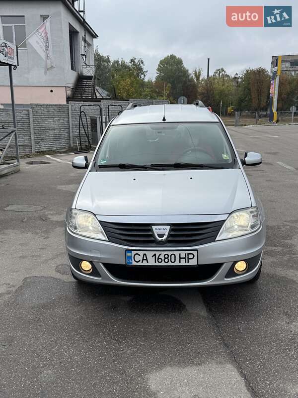Седан Dacia Logan 2010 в Каменке