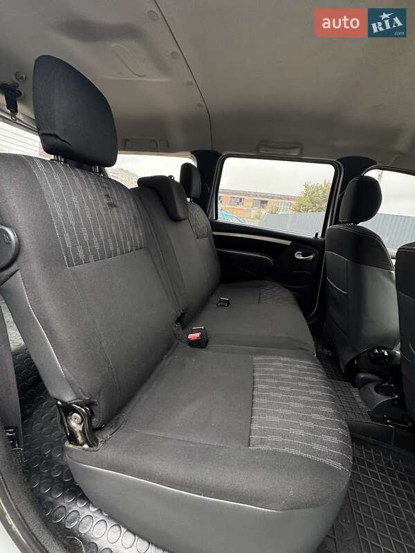 Седан Dacia Logan 2010 в Каменке