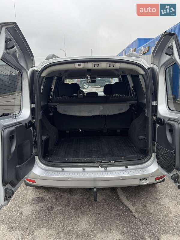 Седан Dacia Logan 2010 в Каменке