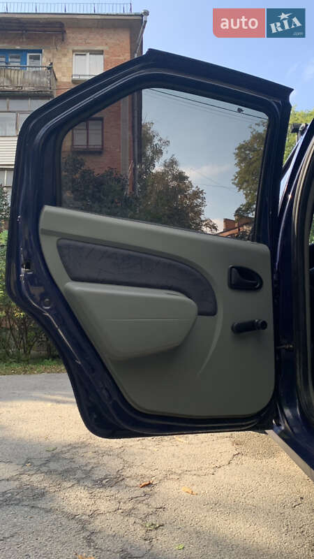 Седан Dacia Logan 2005 в Полтаві