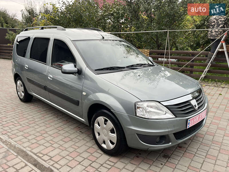 Седан Dacia Logan 2009 в Староконстантинове