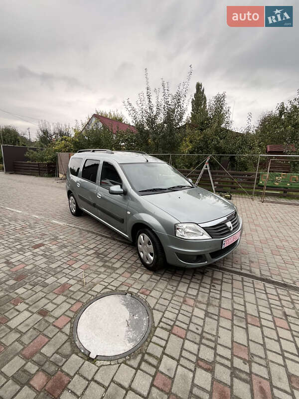 Седан Dacia Logan 2009 в Староконстантинове
