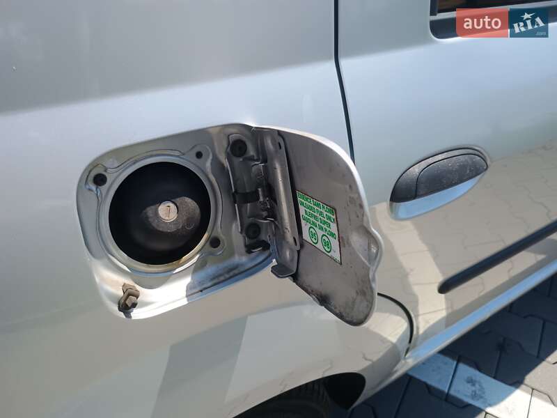 Седан Dacia Logan 2007 в Києві фото 11 Седан Dacia Logan 2007 в Києві