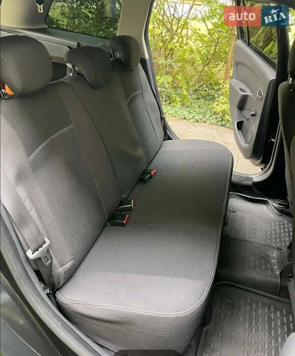 Седан Dacia Logan 2013 в Киеве
