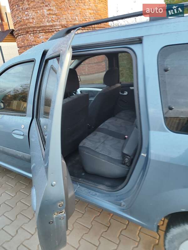 Седан Dacia Logan 2010 в Львові