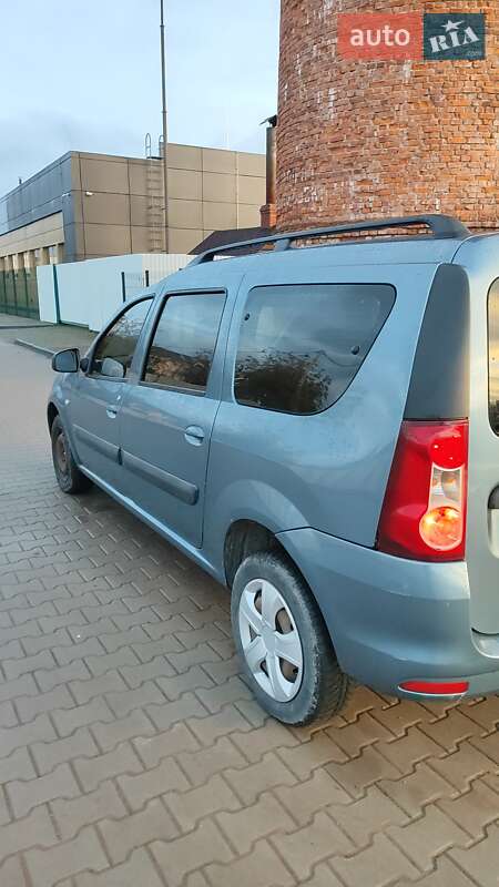 Седан Dacia Logan 2010 в Львові