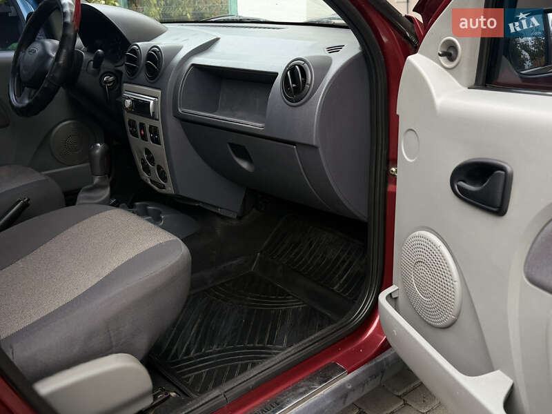 Седан Dacia Logan 2006 в Киеве фото 13 Седан Dacia Logan 2006 в Киеве