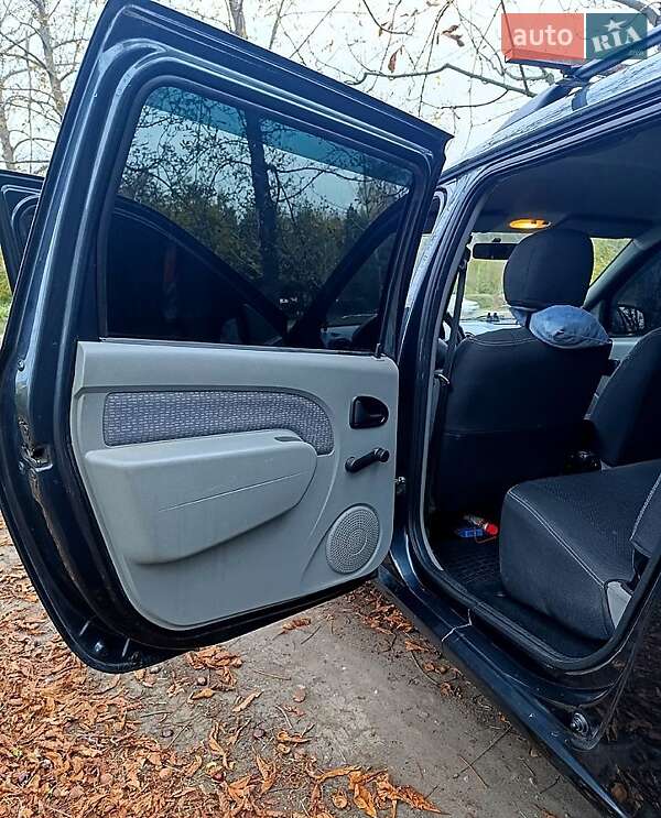 Седан Dacia Logan 2008 в Змиеве