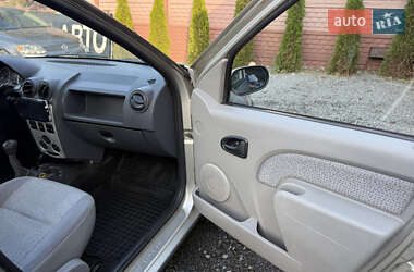 Седан Dacia Logan 2005 в 