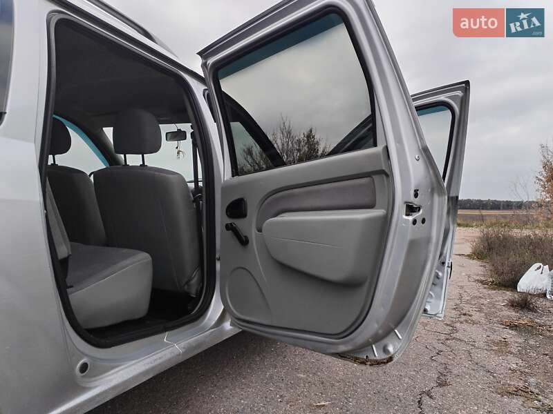 Седан Dacia Logan 2008 в Золотоноше