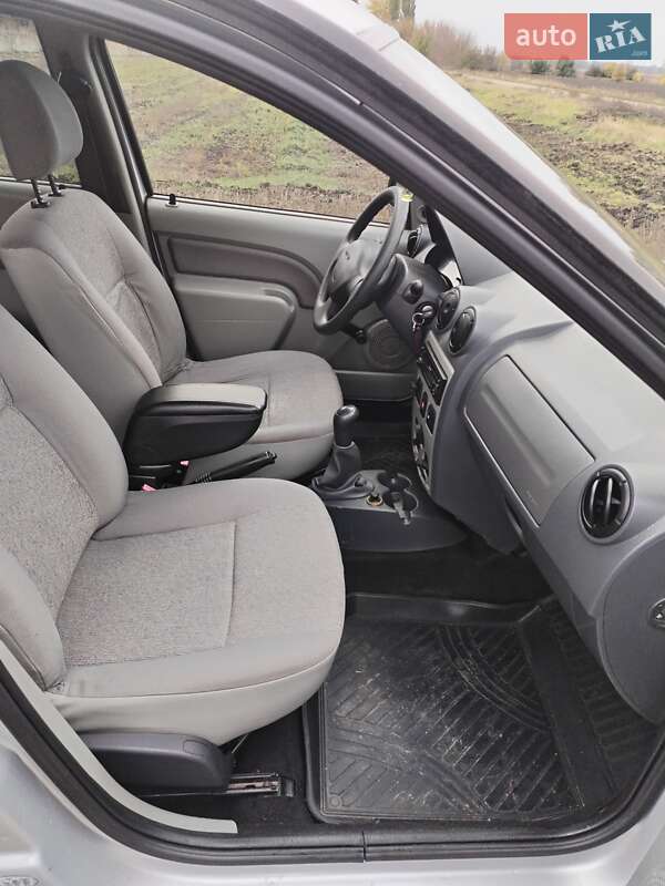 Седан Dacia Logan 2008 в Золотоноше