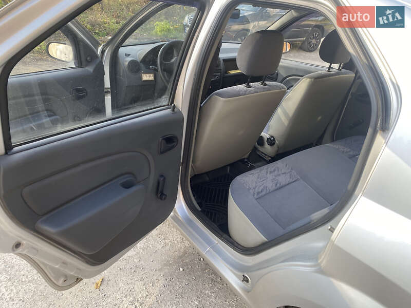 Седан Dacia Logan 2008 в Кам'янському