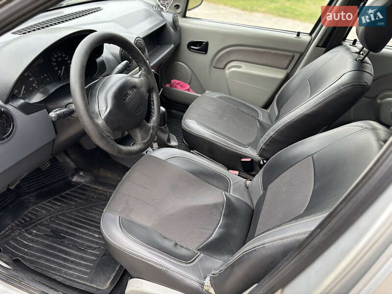 Седан Dacia Logan 2007 в Славуті
