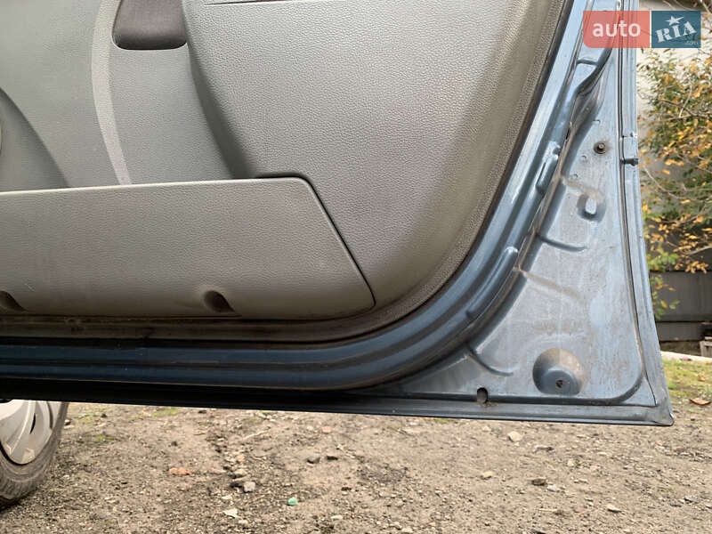 Седан Dacia Logan 2006 в Києві