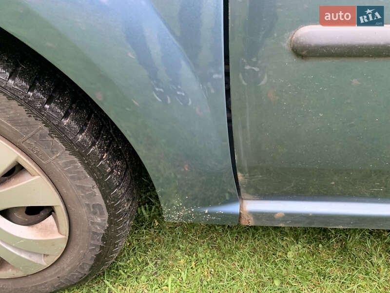 Седан Dacia Logan 2006 в Києві