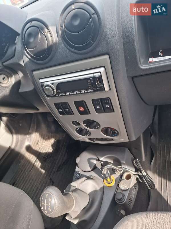 Седан Dacia Logan 2007 в Кам'янському