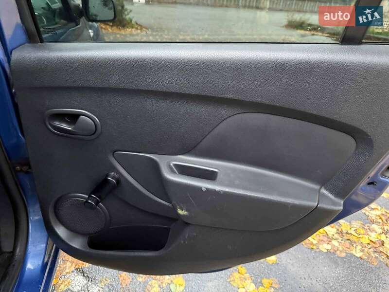 Седан Dacia Logan 2013 в Киеве фото 19 Седан Dacia Logan 2013 в Киеве