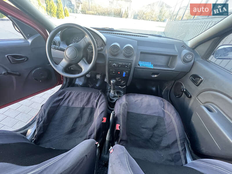 Седан Dacia Logan 2007 в Городенке