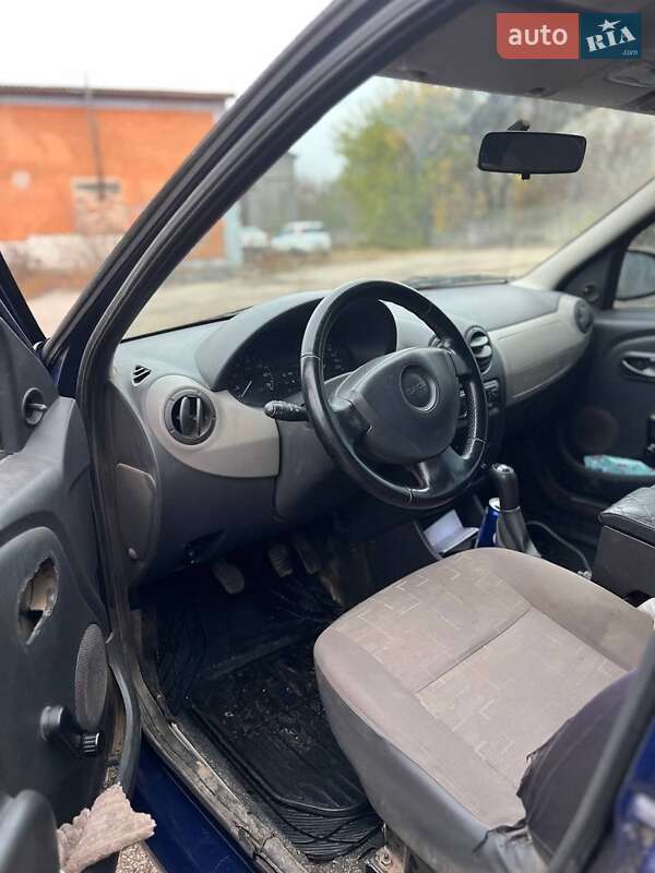 Седан Dacia Logan 2011 в Добровеличківці