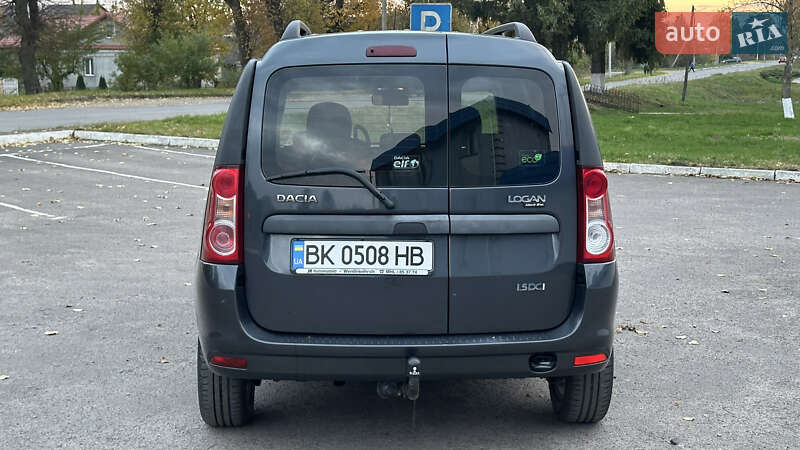 Седан Dacia Logan 2011 в Радивиліві