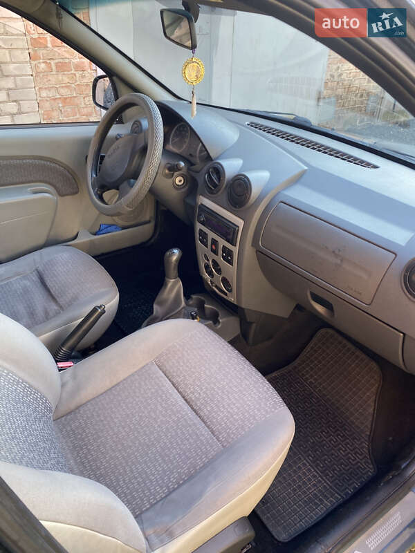 Седан Dacia Logan 2008 в Луцке