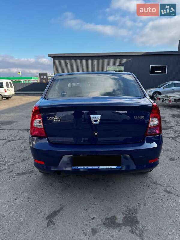 Седан Dacia Logan 2009 в Луцке