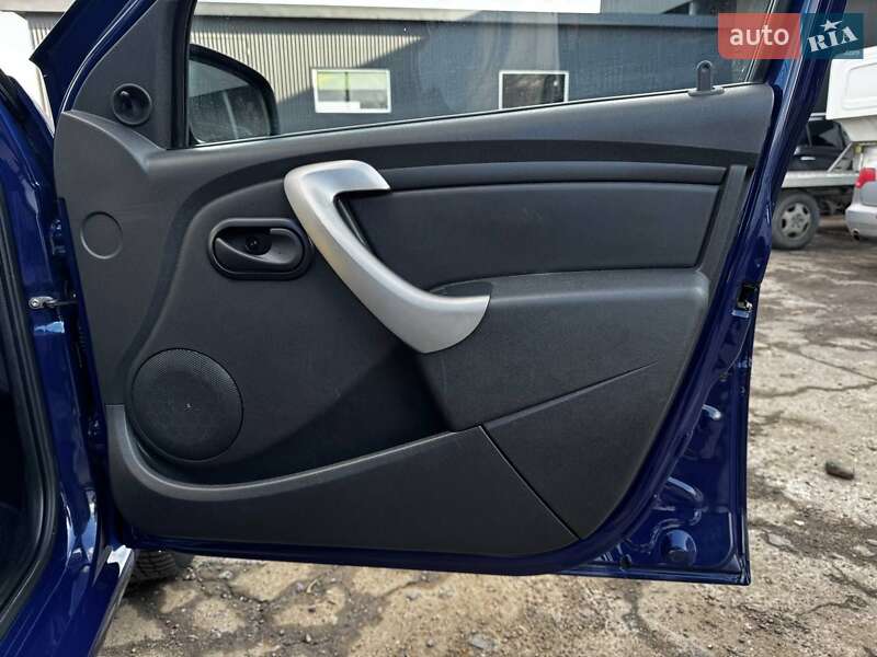 Седан Dacia Logan 2009 в Луцке