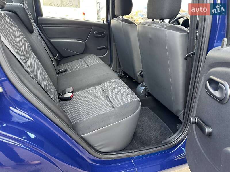 Седан Dacia Logan 2009 в Луцке