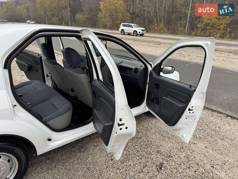 Седан Dacia Logan 2005 в Дніпрі