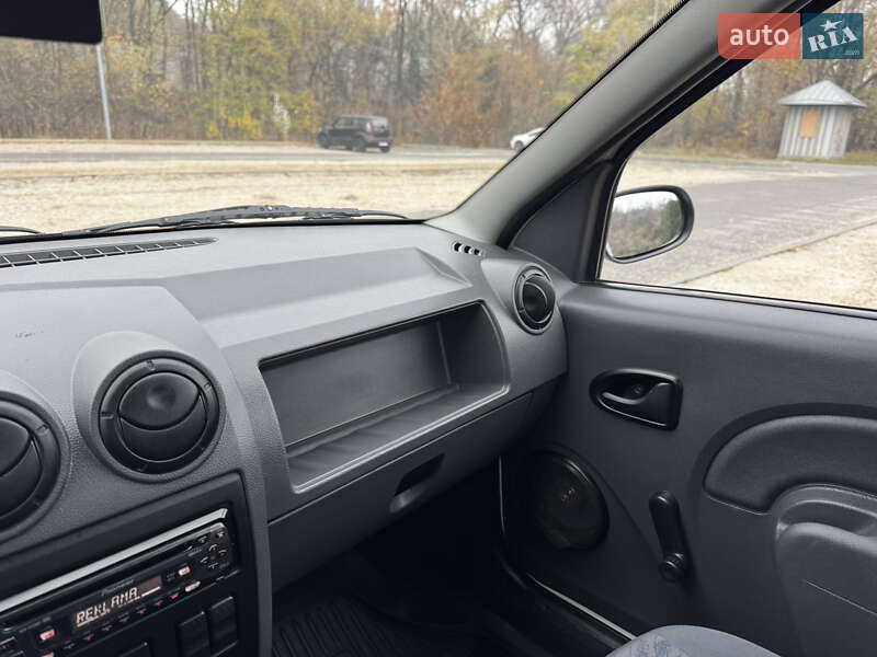 Седан Dacia Logan 2005 в Дніпрі