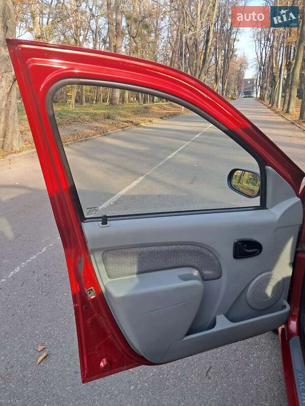 Седан Dacia Logan 2008 в Черновцах