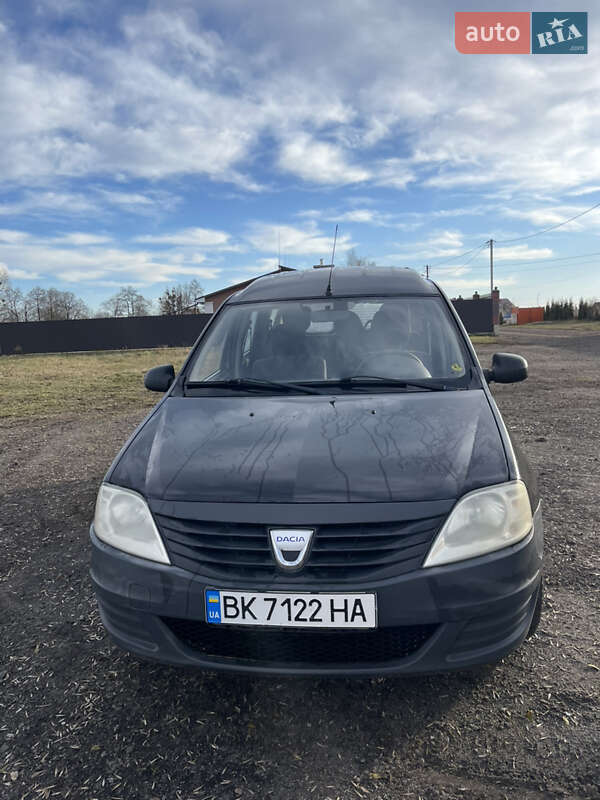 Седан Dacia Logan 2009 в Дубно