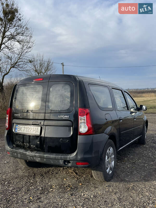 Седан Dacia Logan 2009 в Дубно