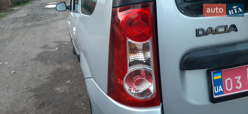 Седан Dacia Logan 2010 в Чернигове