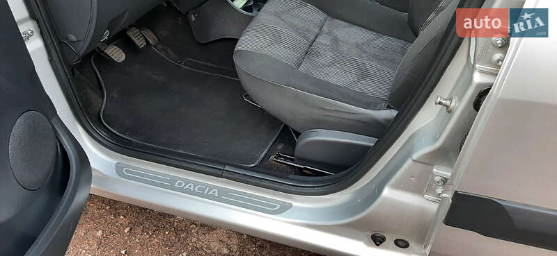 Седан Dacia Logan 2010 в Чернигове