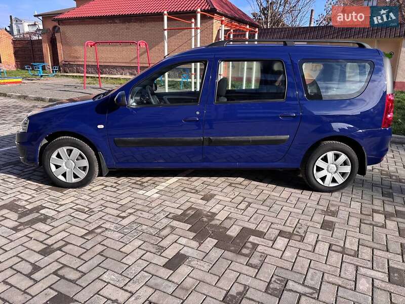 Седан Dacia Logan 2009 в Ромнах