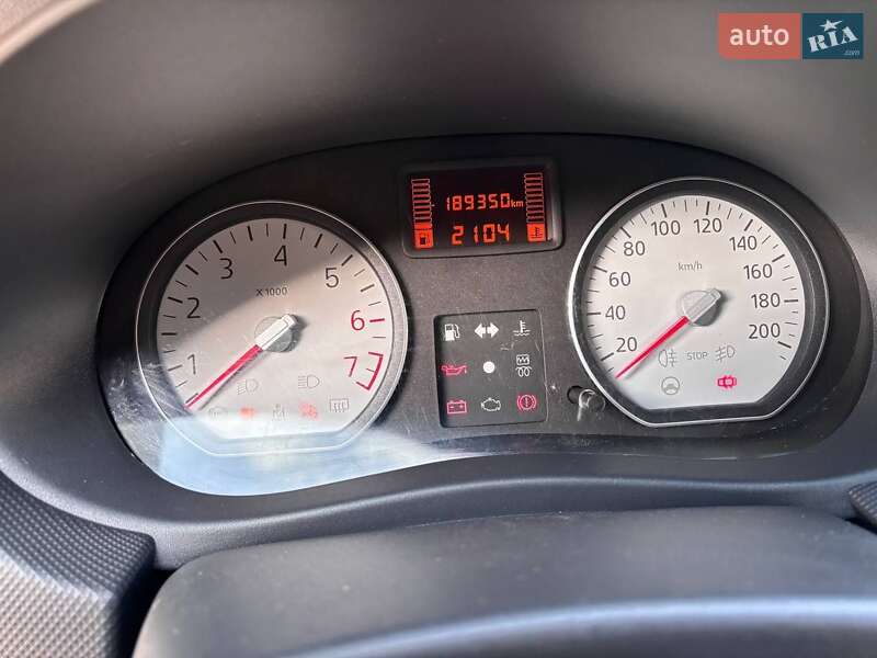 Седан Dacia Logan 2009 в Ромнах