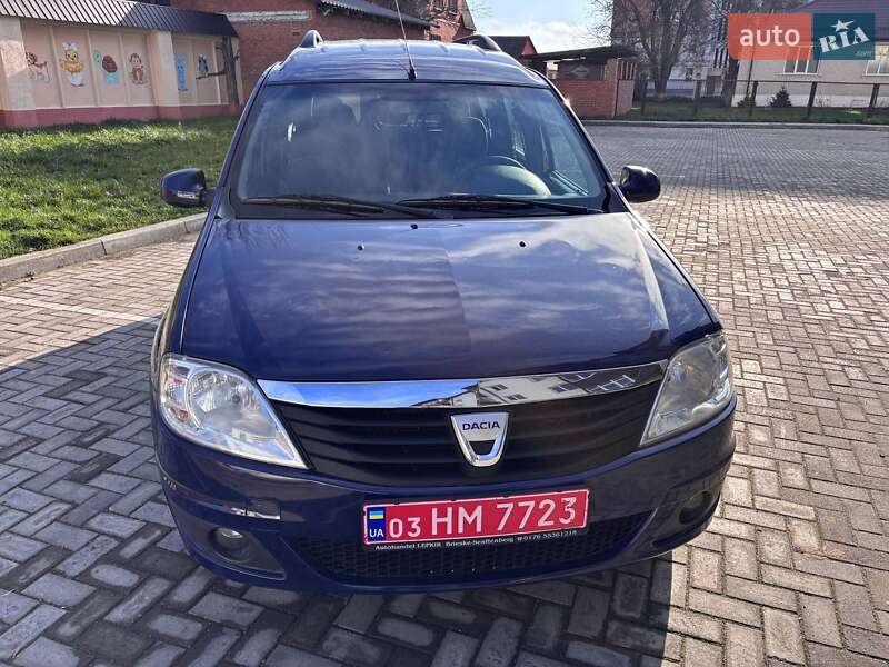 Седан Dacia Logan 2009 в Ромнах