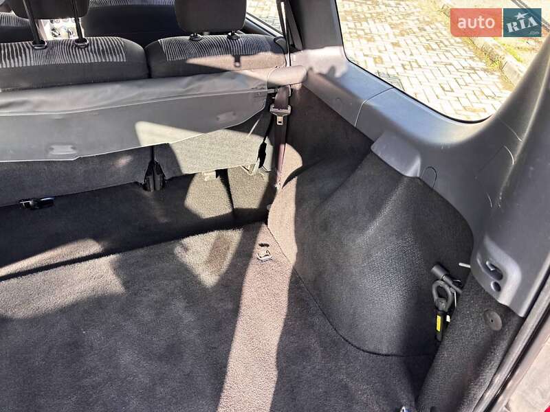 Седан Dacia Logan 2009 в Ромнах