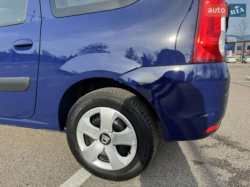 Седан Dacia Logan 2009 в Киеве