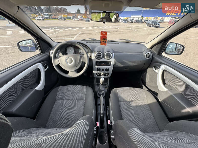 Седан Dacia Logan 2009 в Киеве